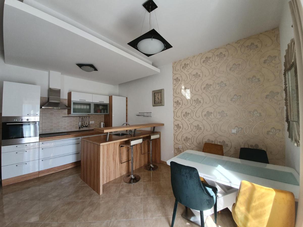 Grey House Makarska Exterior photo
